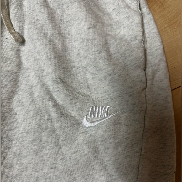 Nike sweatpants - Picture 2 of 4
